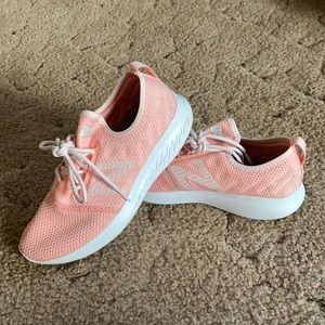 New balance tennis shoes